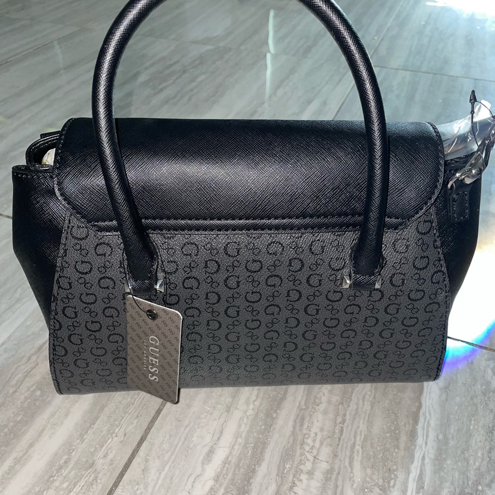 Brand new guess hand bay